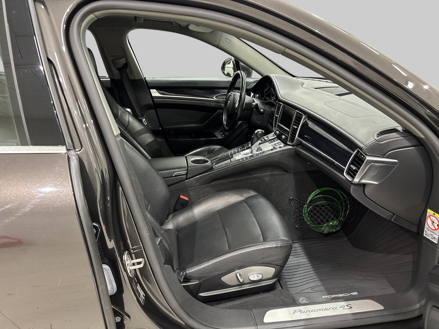 PORSCHE Panamera 2010