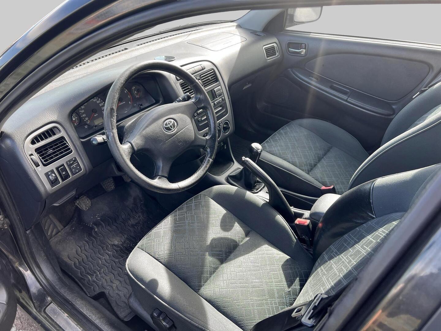 TOYOTA Avensis 2003