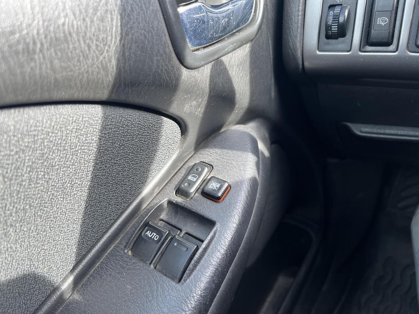 TOYOTA Avensis 2003