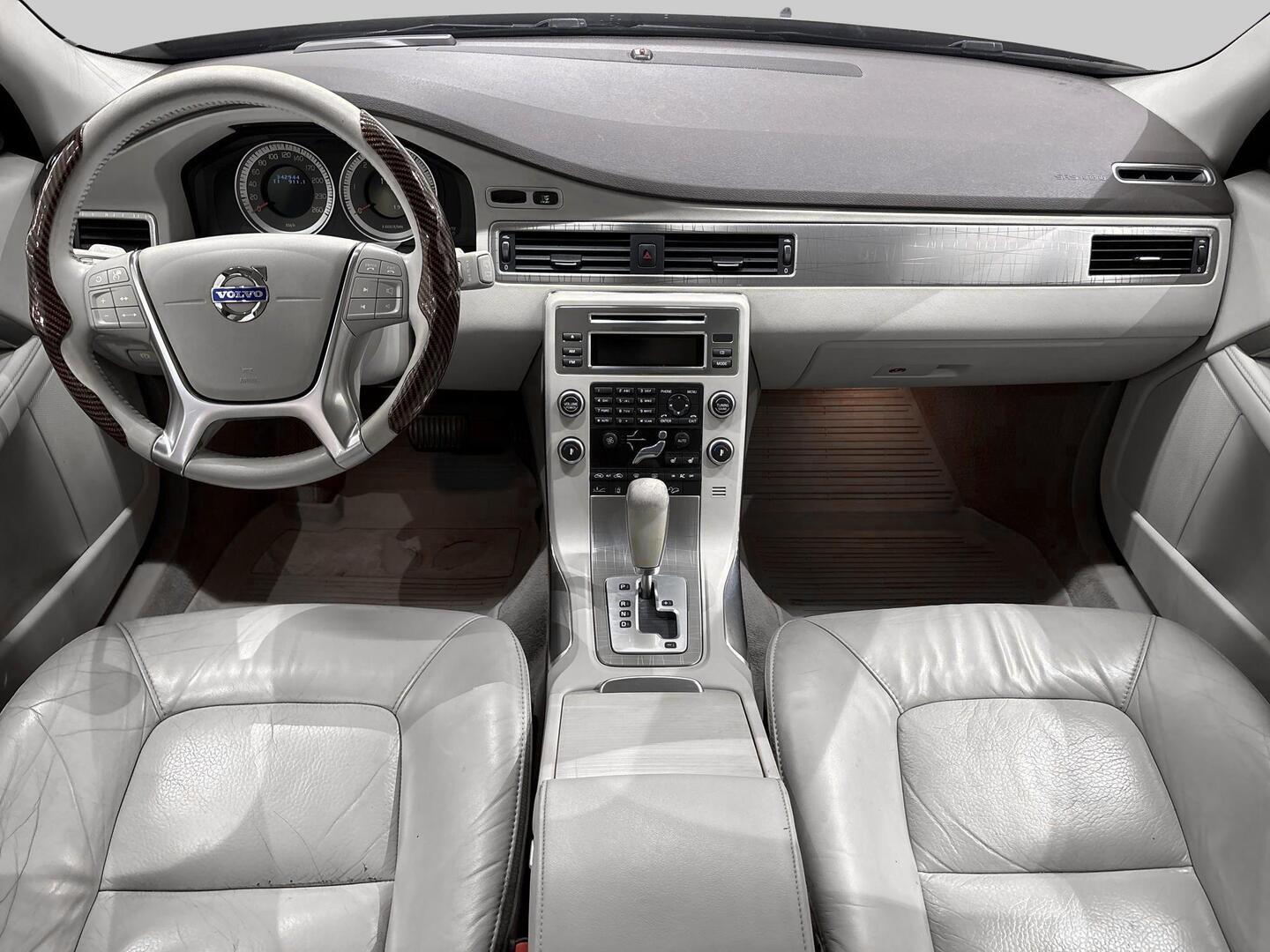 VOLVO XC70 2011