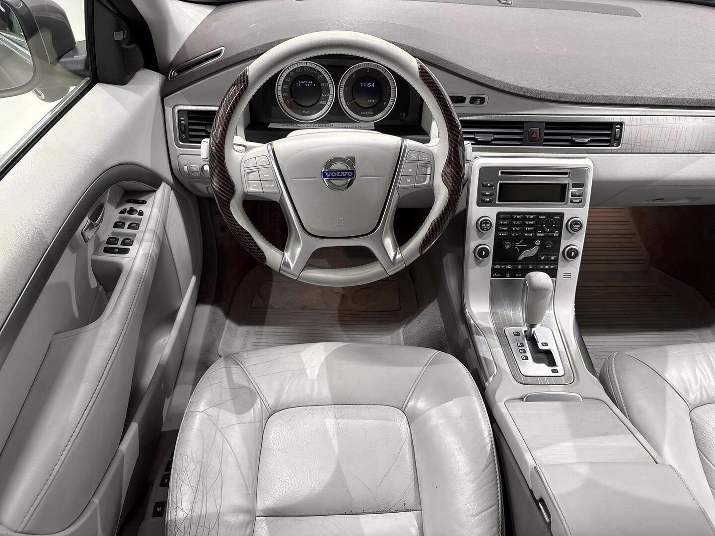 VOLVO XC70 2011