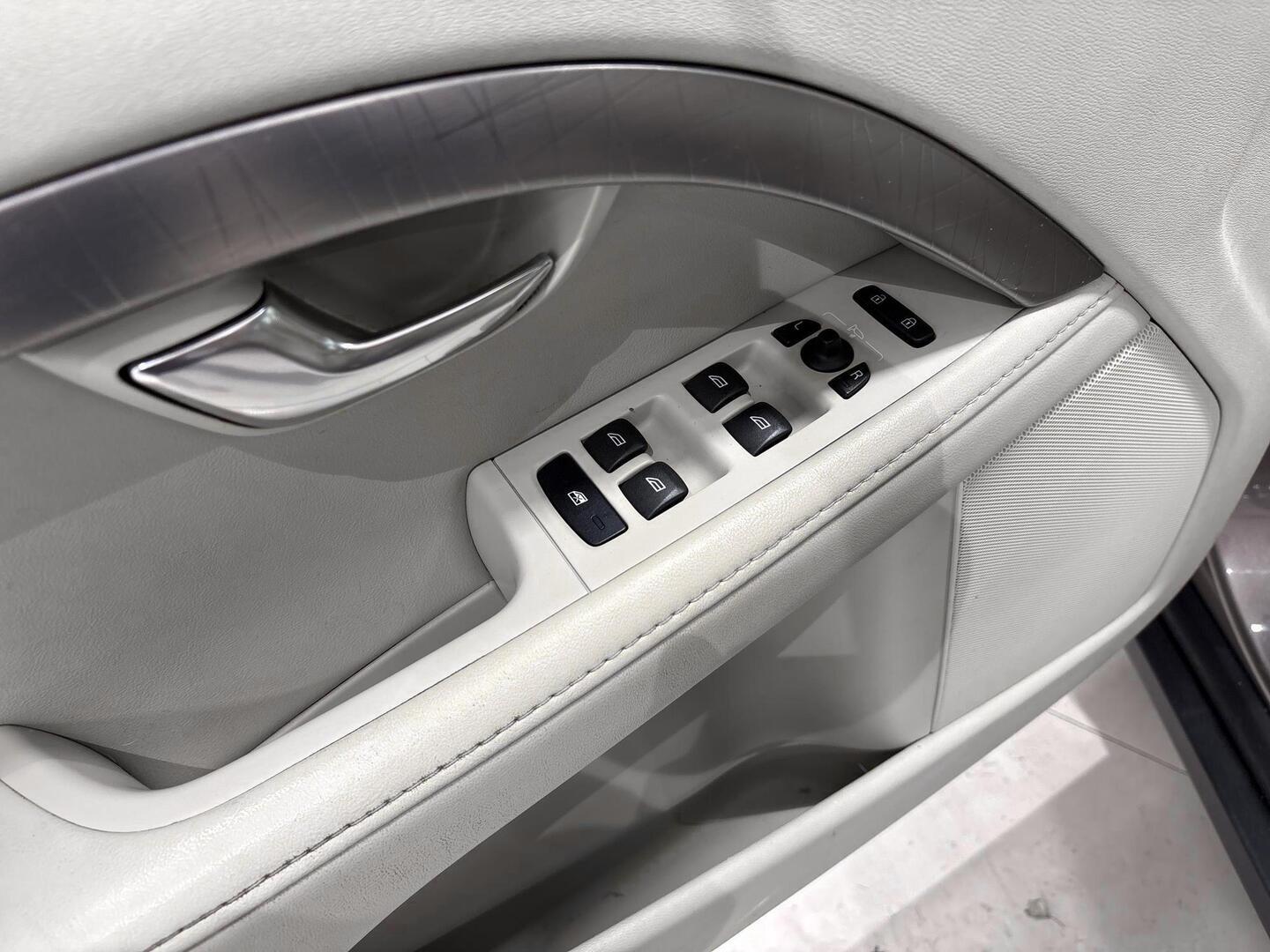 VOLVO XC70 2011