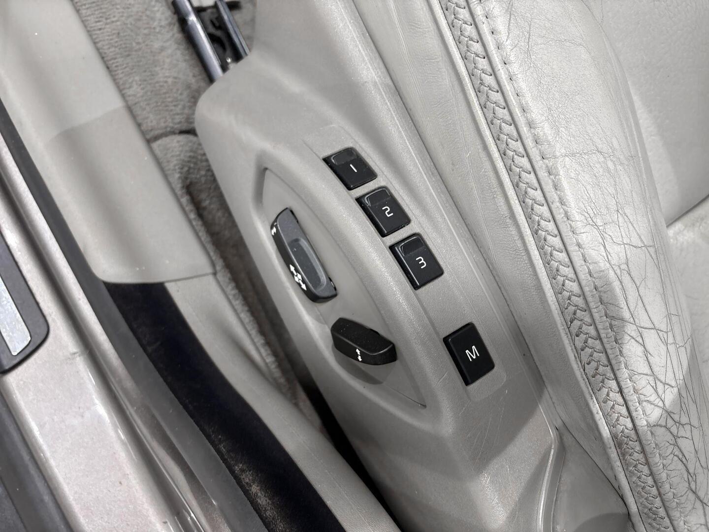 VOLVO XC70 2011