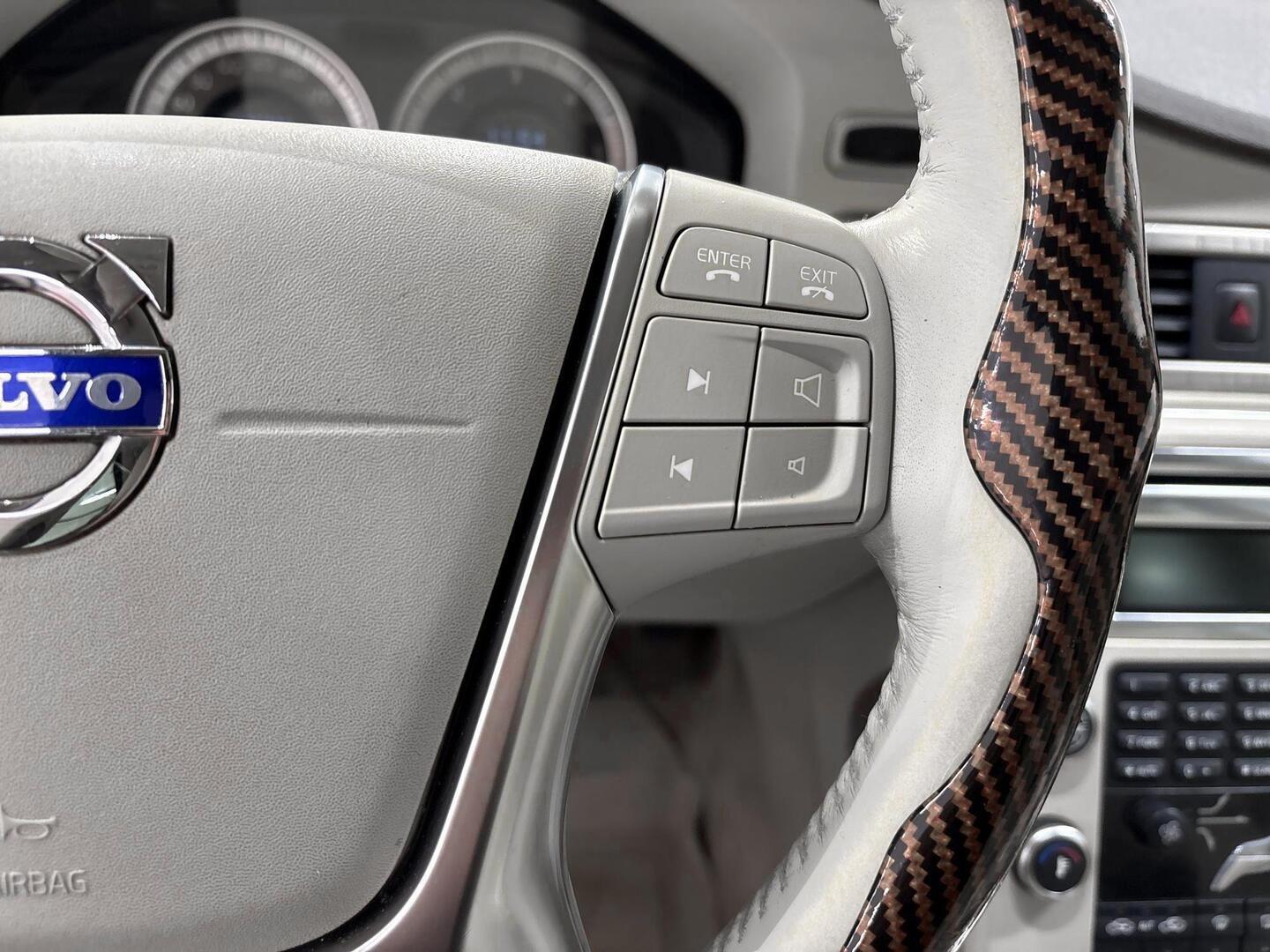 VOLVO XC70 2011