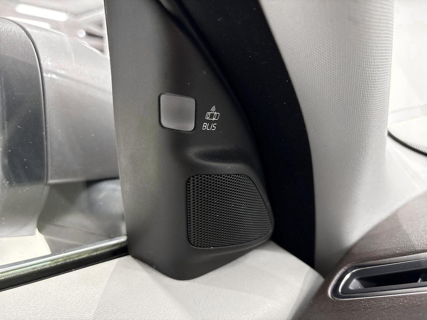 VOLVO XC70 2011