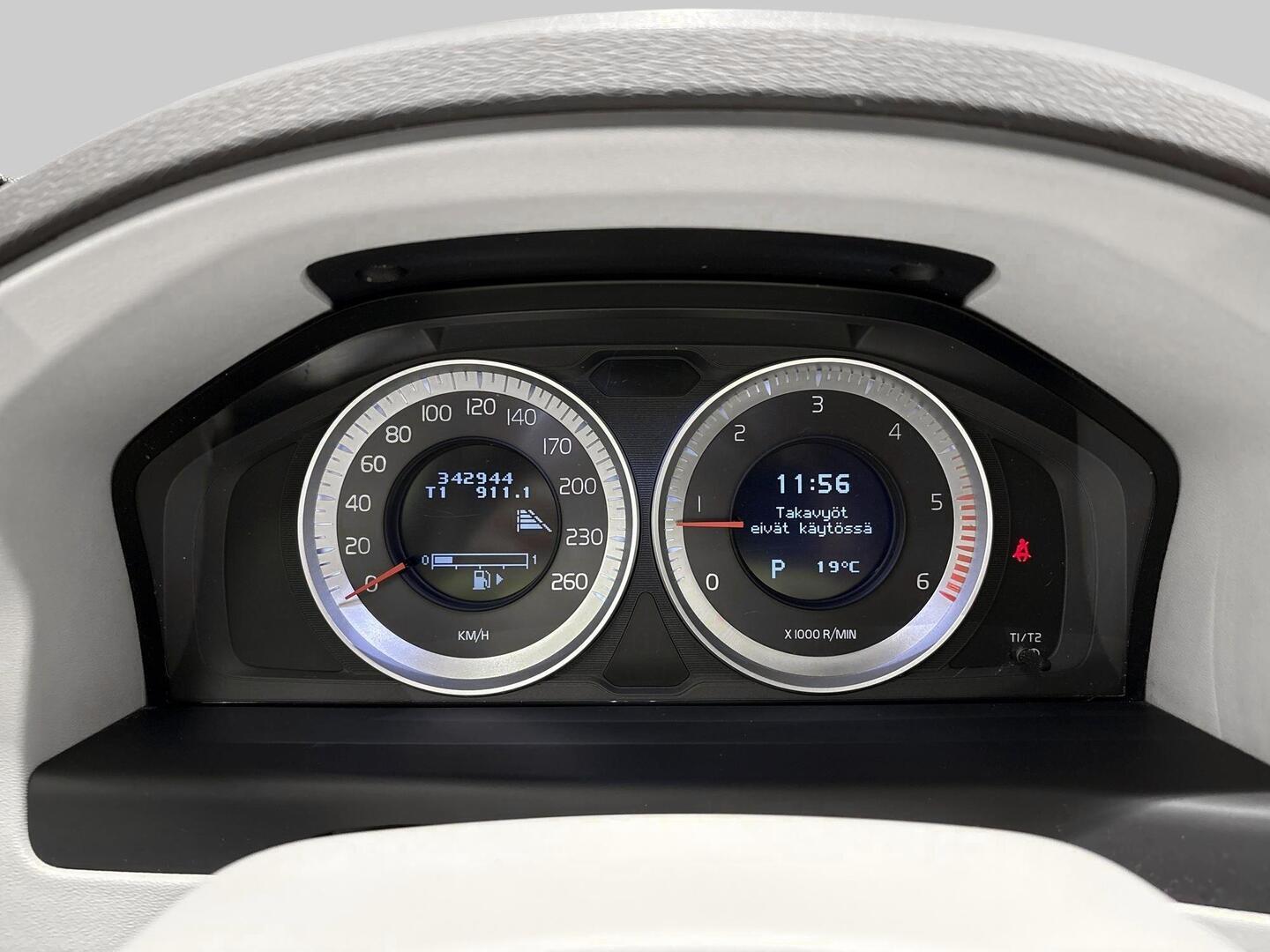 VOLVO XC70 2011