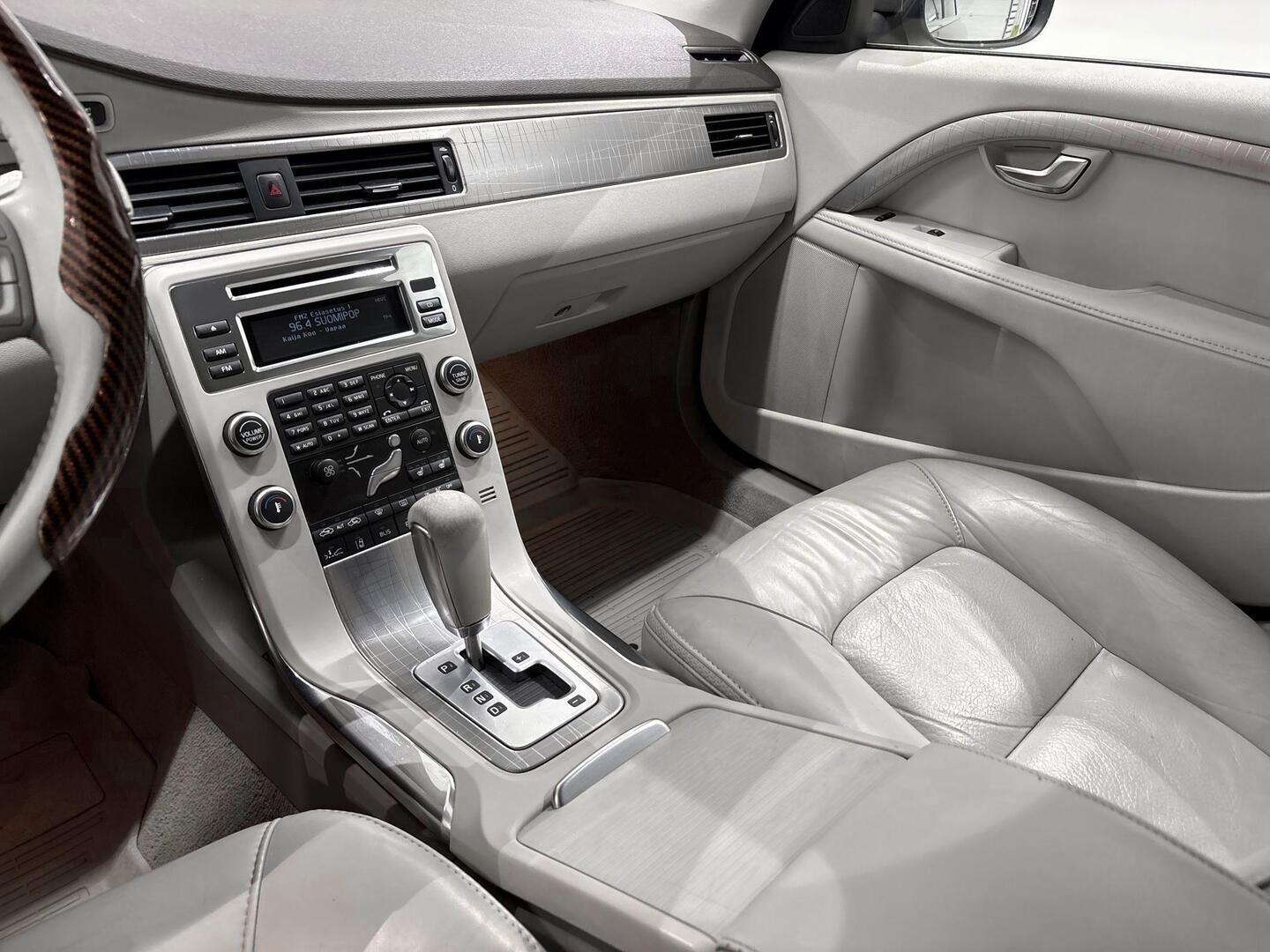 VOLVO XC70 2011