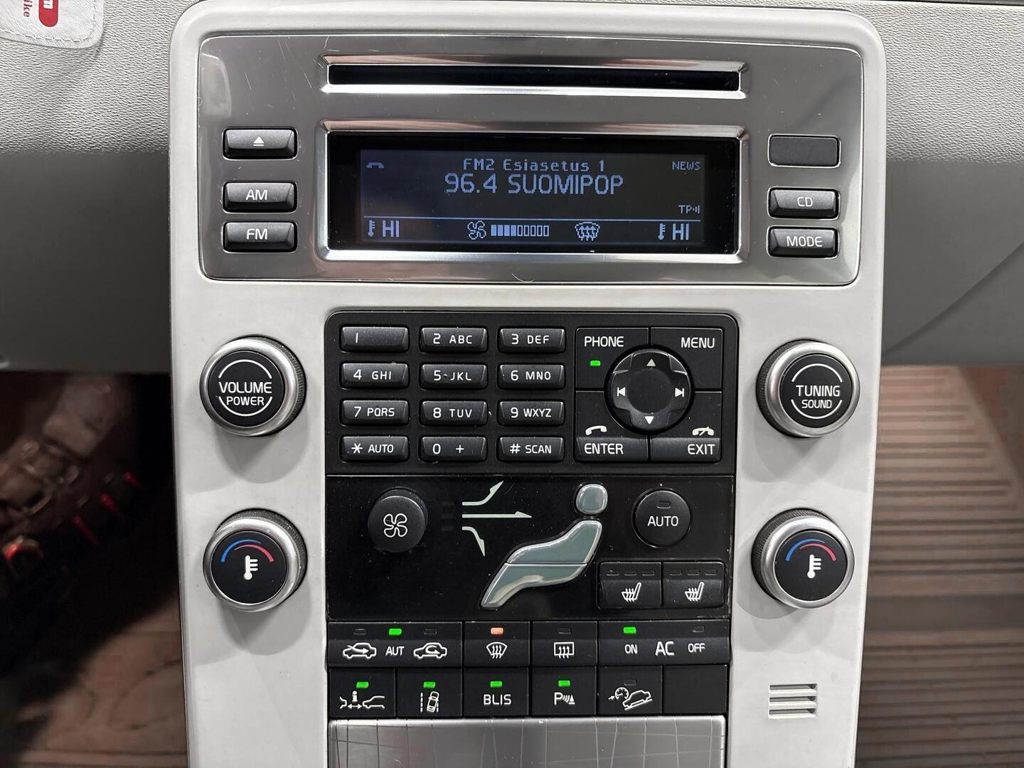 VOLVO XC70 2011