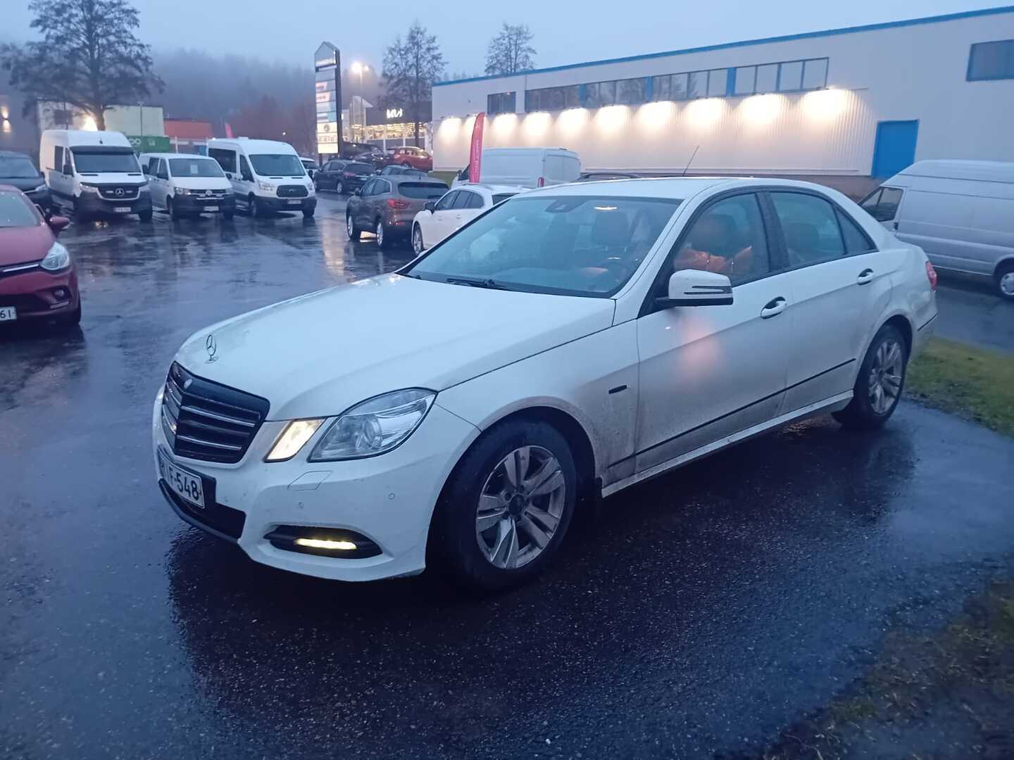 MERCEDES-BENZ E 2012
