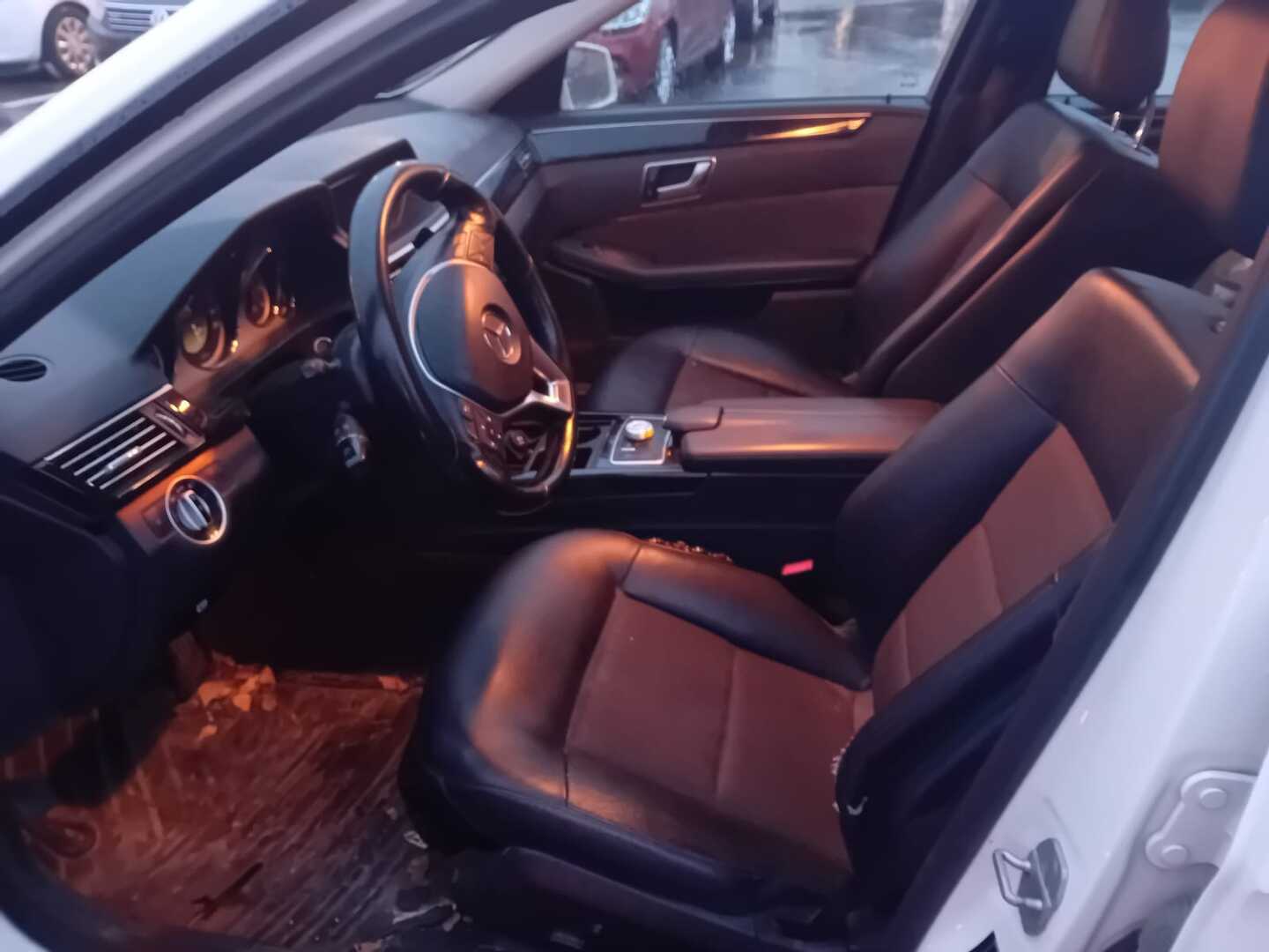 MERCEDES-BENZ E 2012