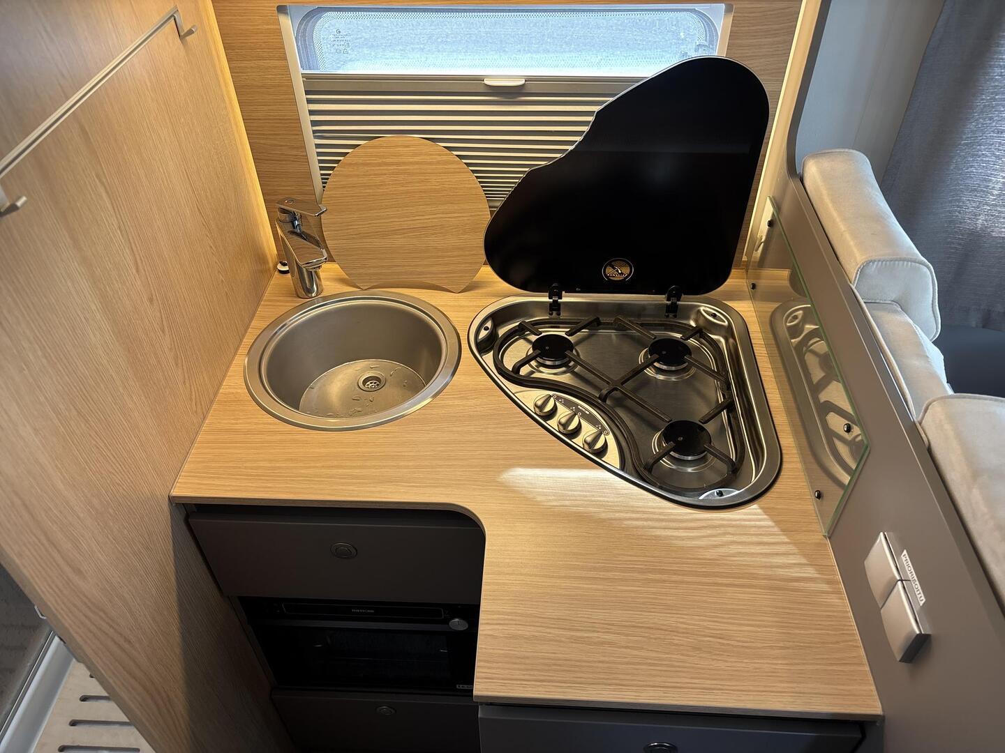 LMC Tourer Lift 730 G 2022