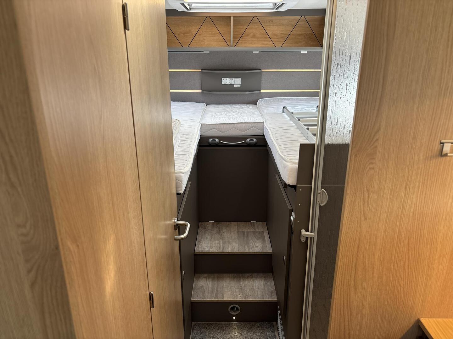 LMC Tourer Lift 730 G 2022