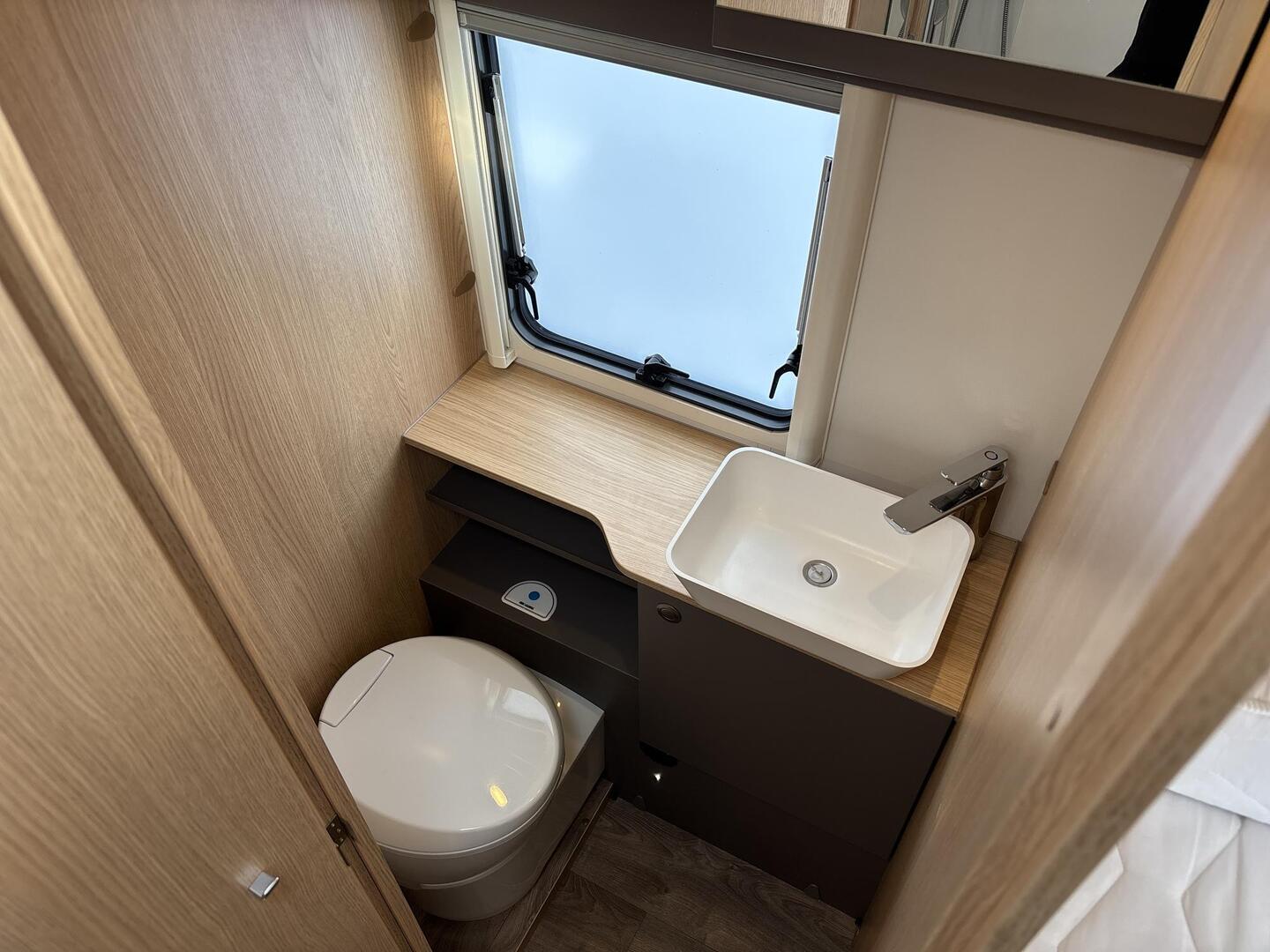 LMC Tourer Lift 730 G 2022