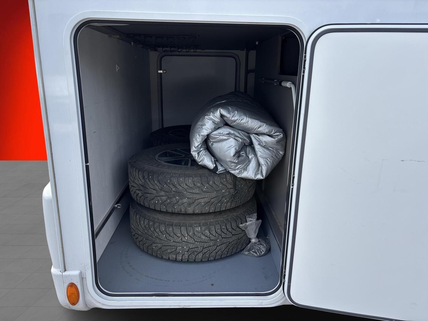 LMC Tourer Lift 730 G 2022