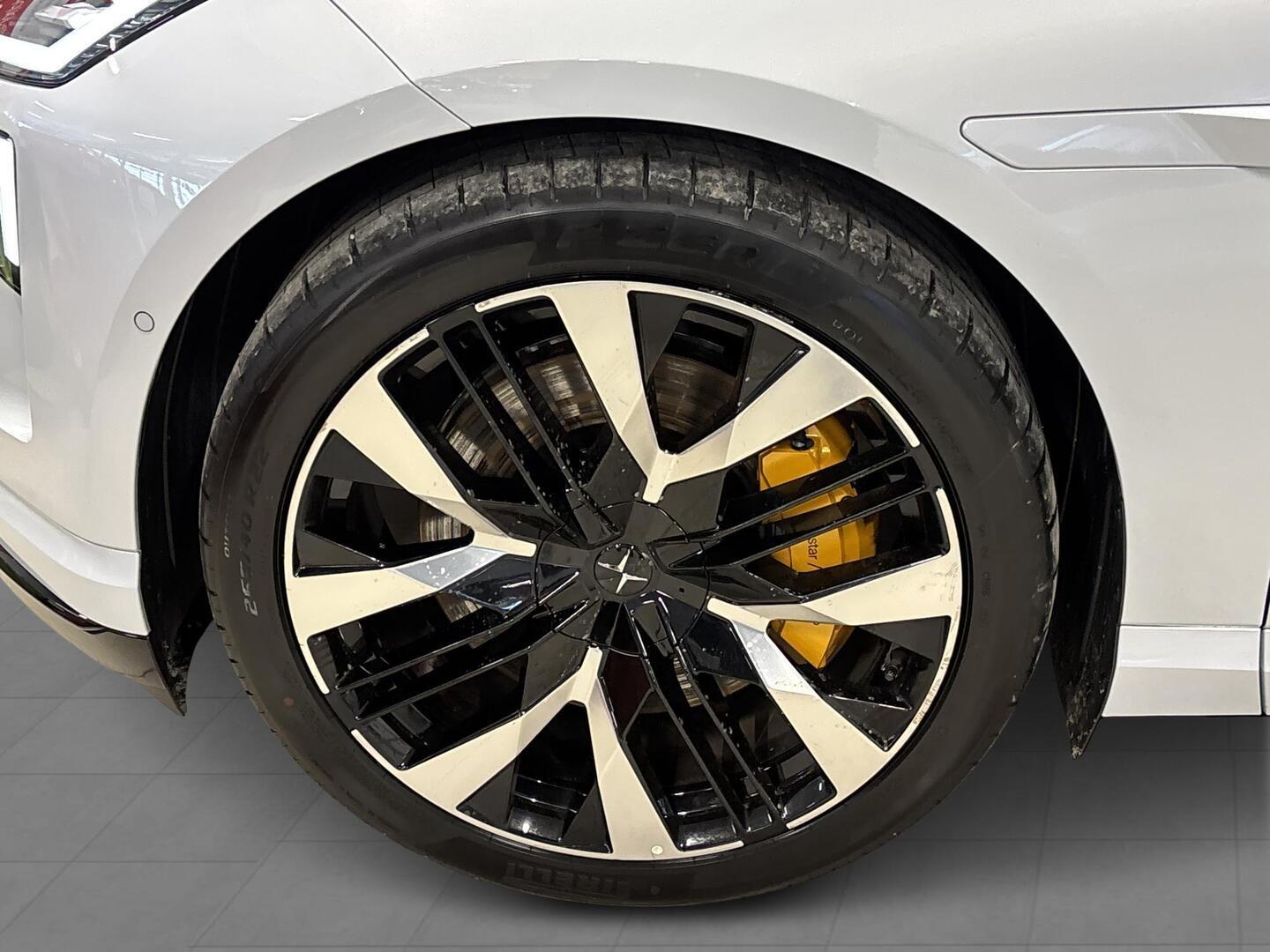 POLESTAR 4 2025
