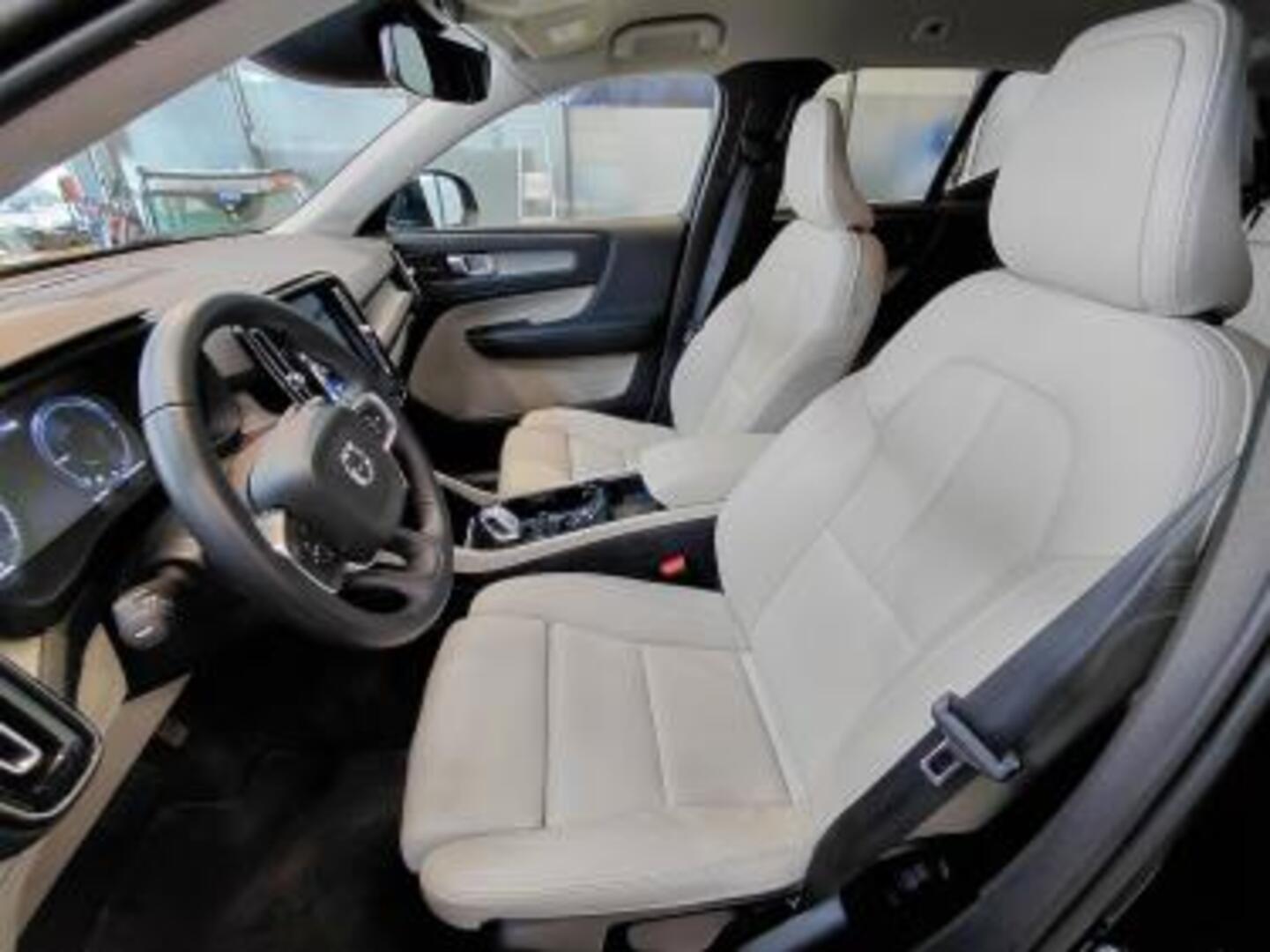 VOLVO XC40 2021