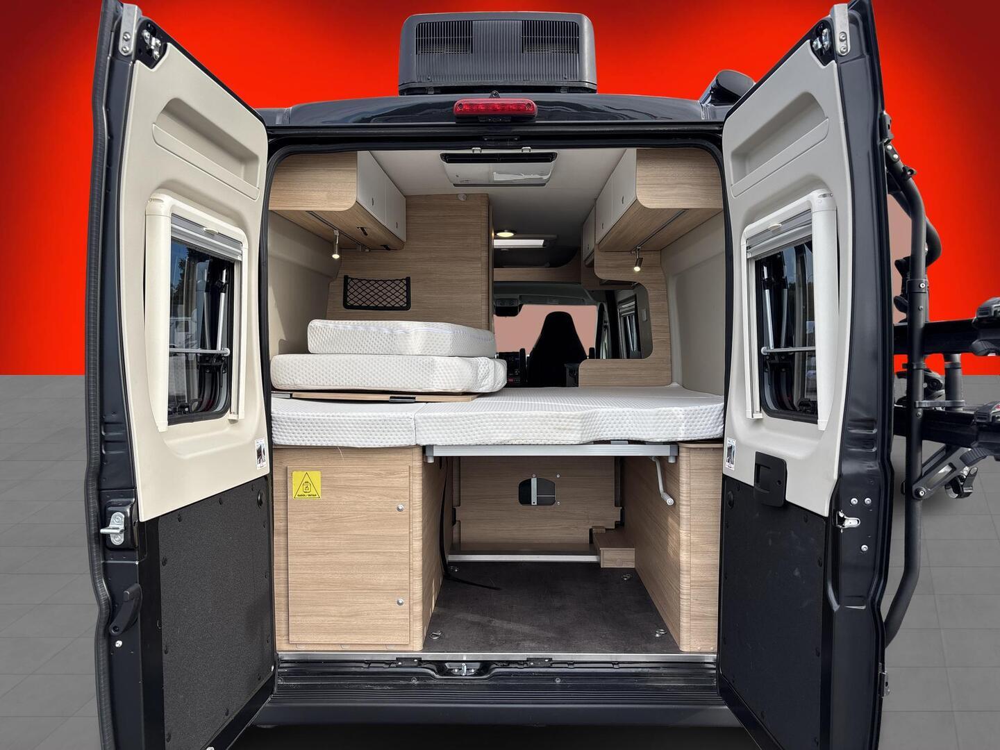 ROADCAR VAN R 600 2024