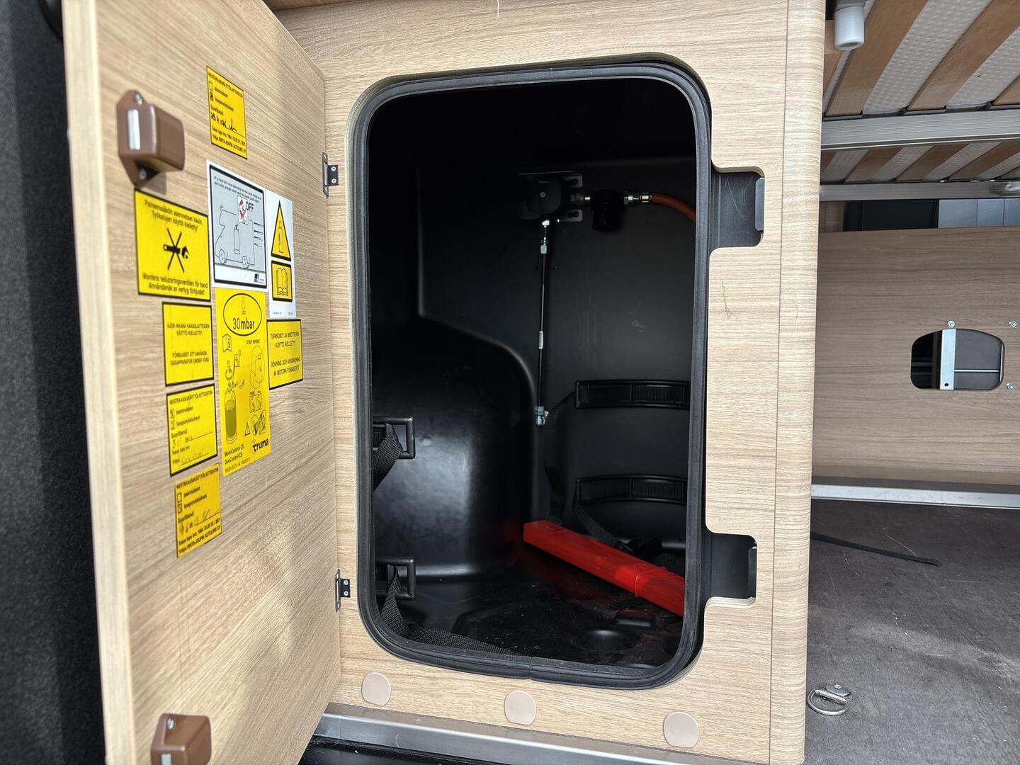 ROADCAR VAN R 600 2024