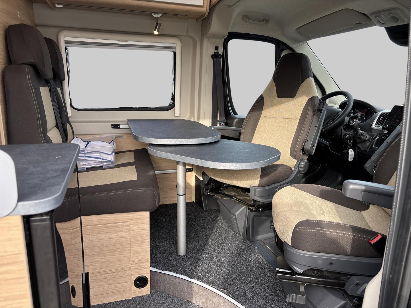 ROADCAR VAN R 600 2024