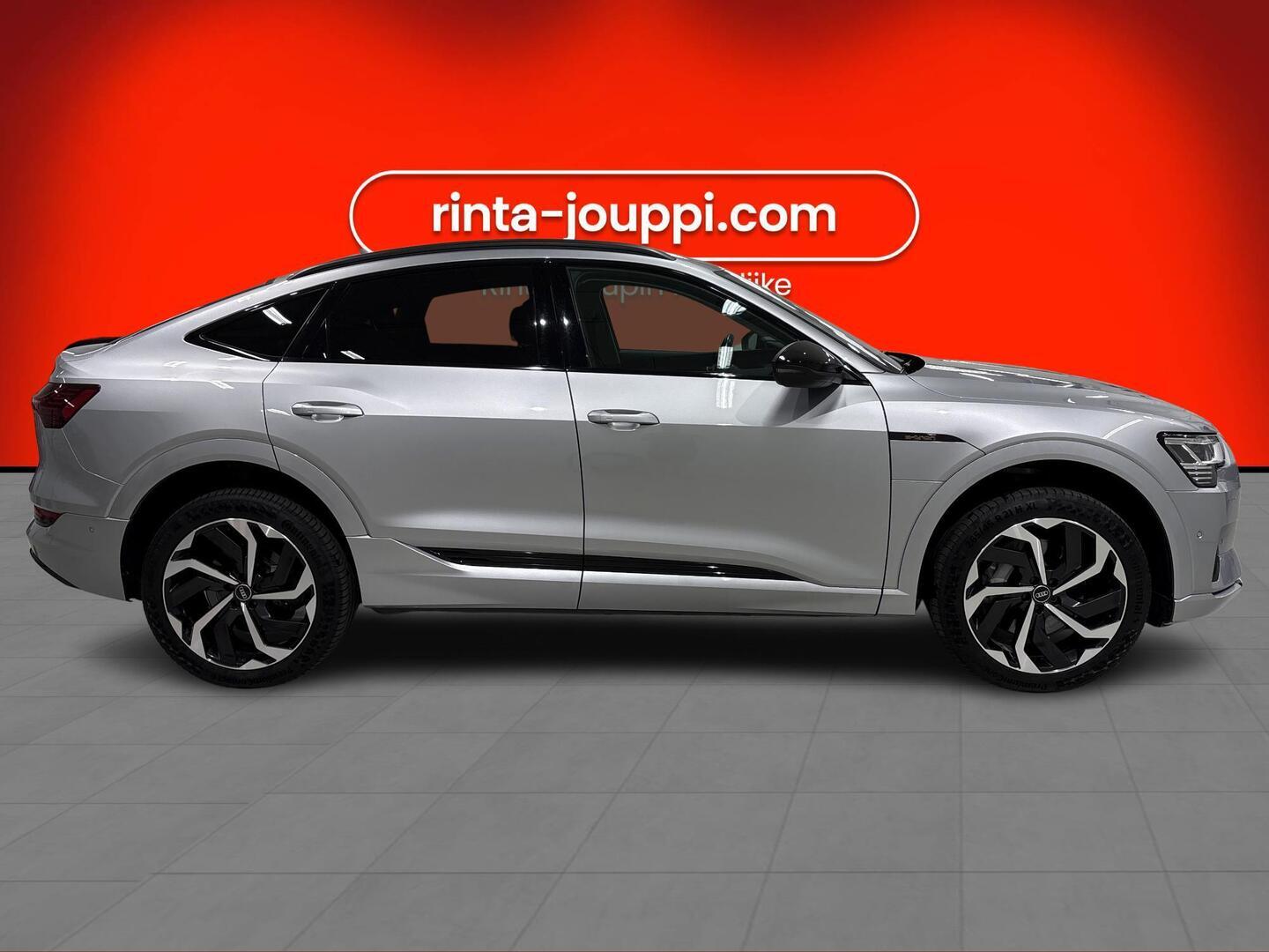 AUDI e-tron 2022