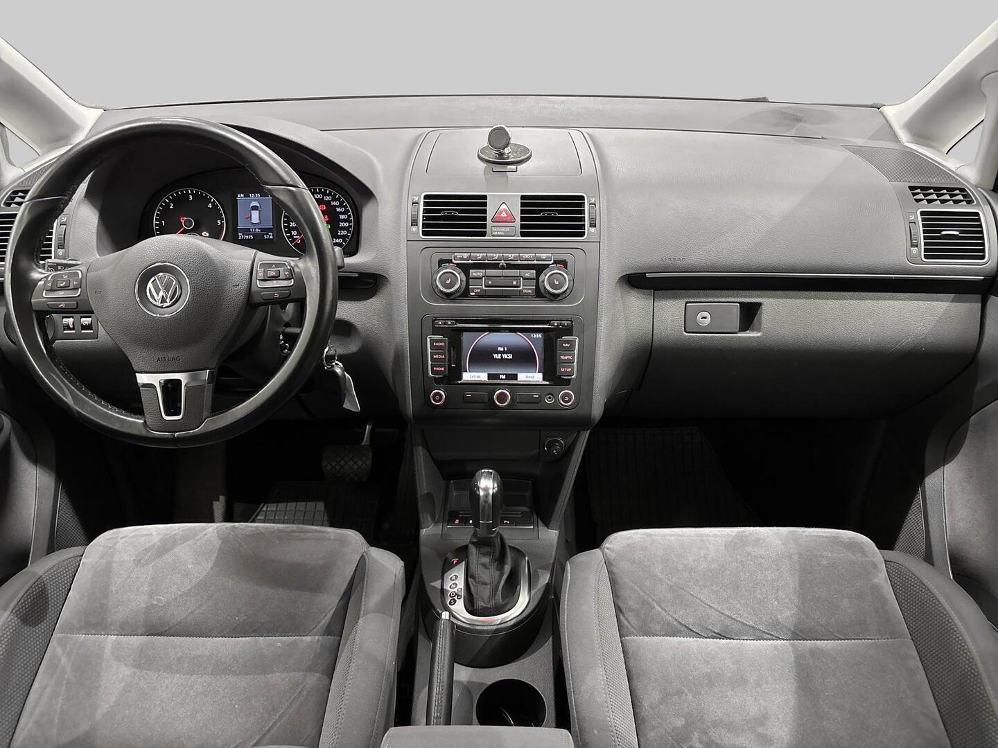 VOLKSWAGEN Touran 2011