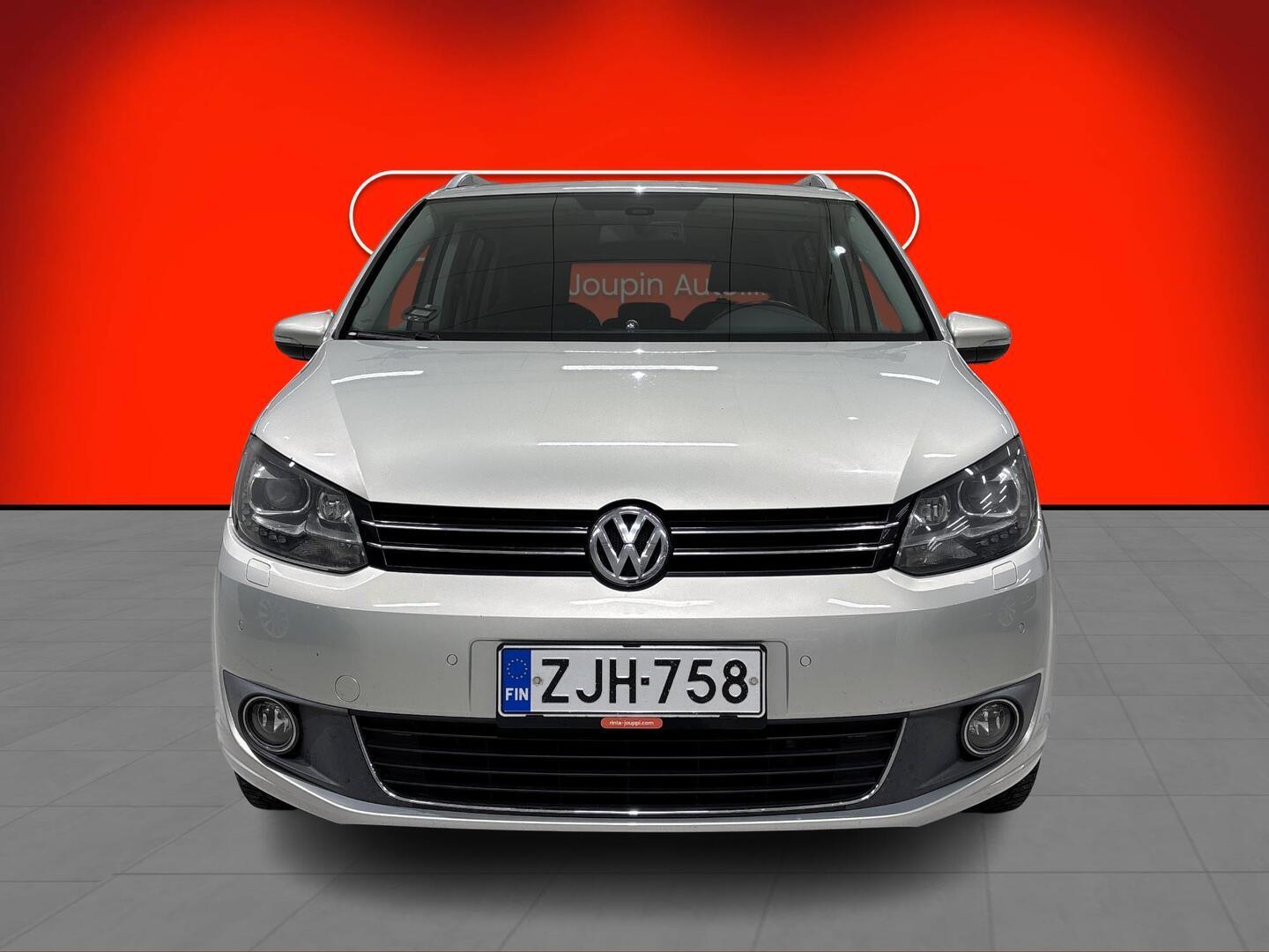 VOLKSWAGEN Touran 2011
