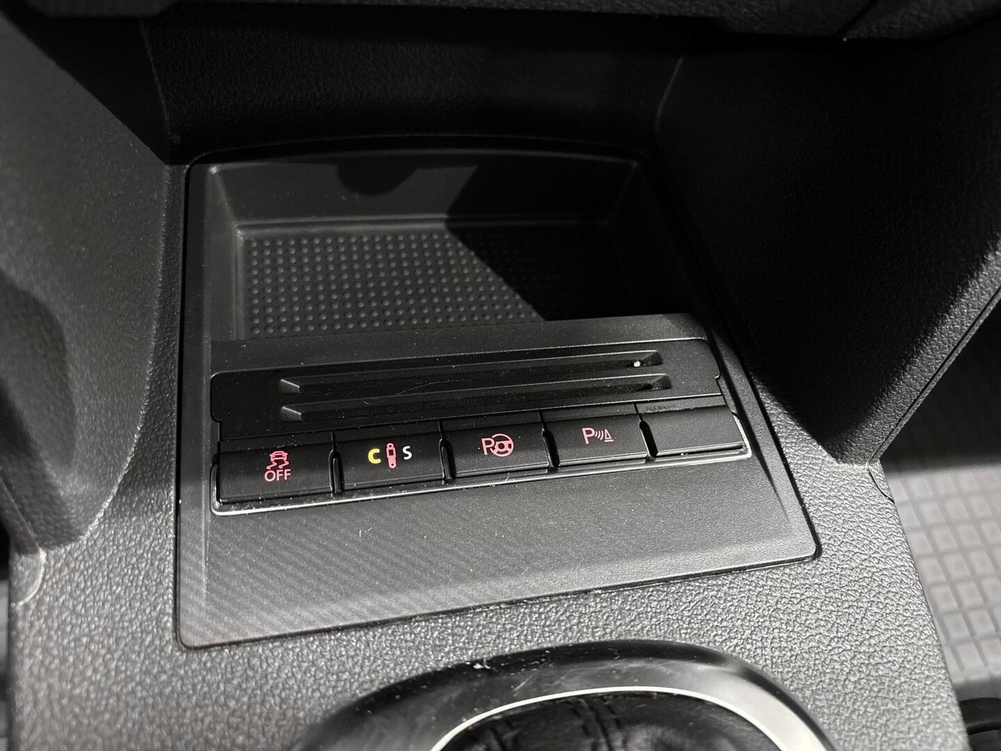 VOLKSWAGEN Touran 2011