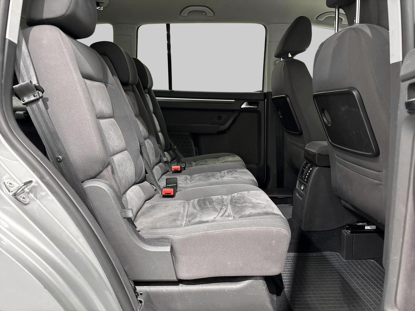 VOLKSWAGEN Touran 2011