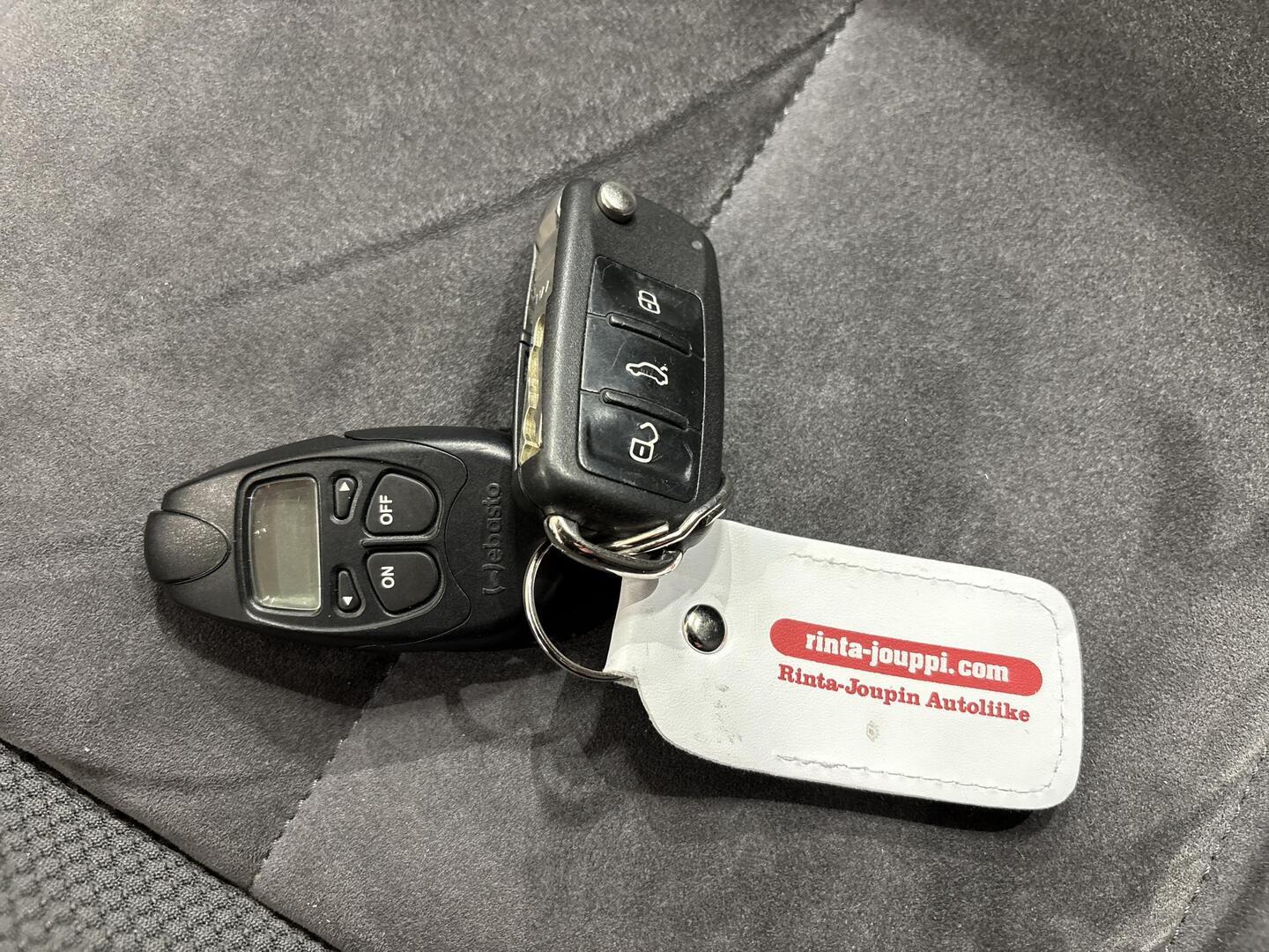 VOLKSWAGEN Touran 2011