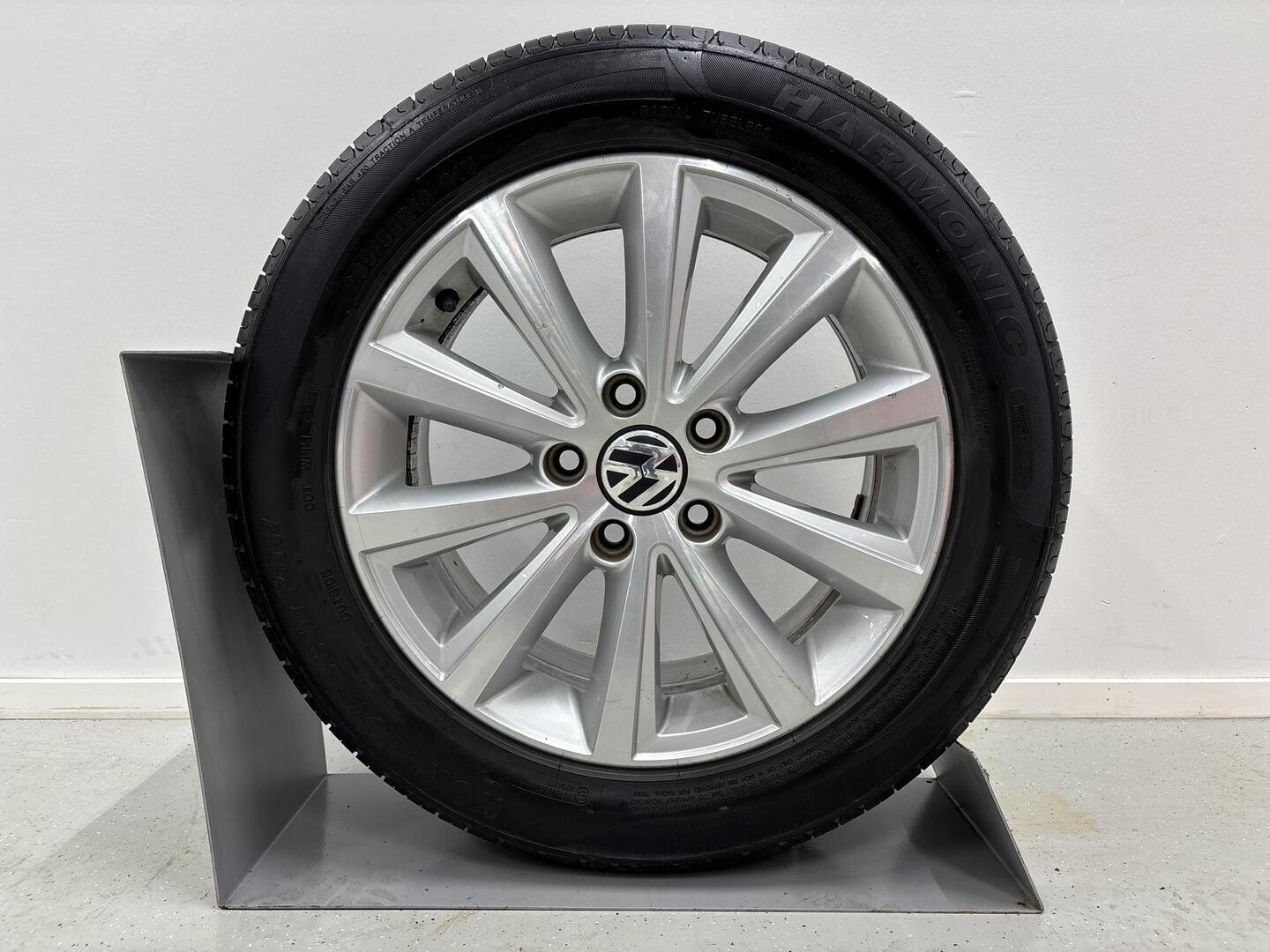 VOLKSWAGEN Touran 2011