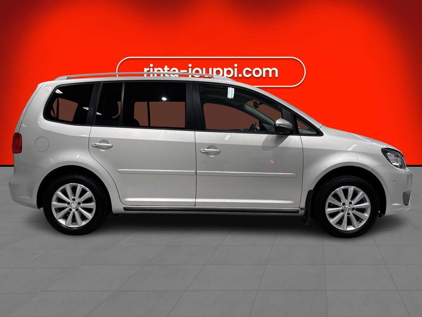 VOLKSWAGEN Touran 2011