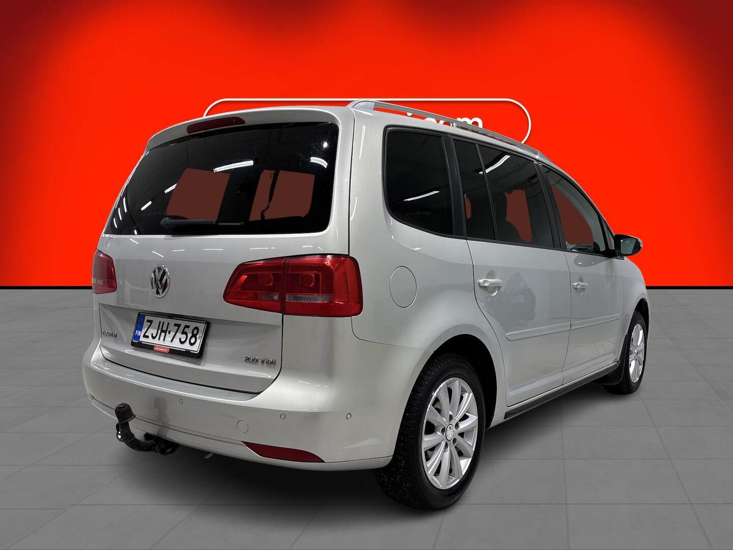 VOLKSWAGEN Touran 2011
