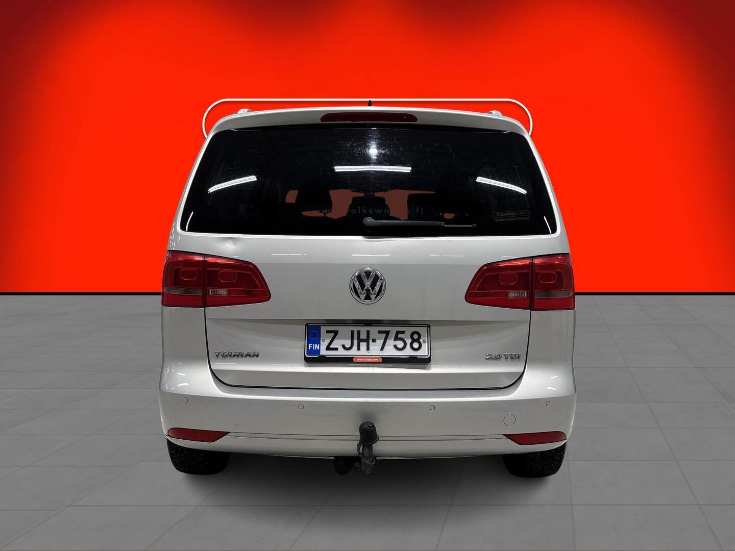 VOLKSWAGEN Touran 2011