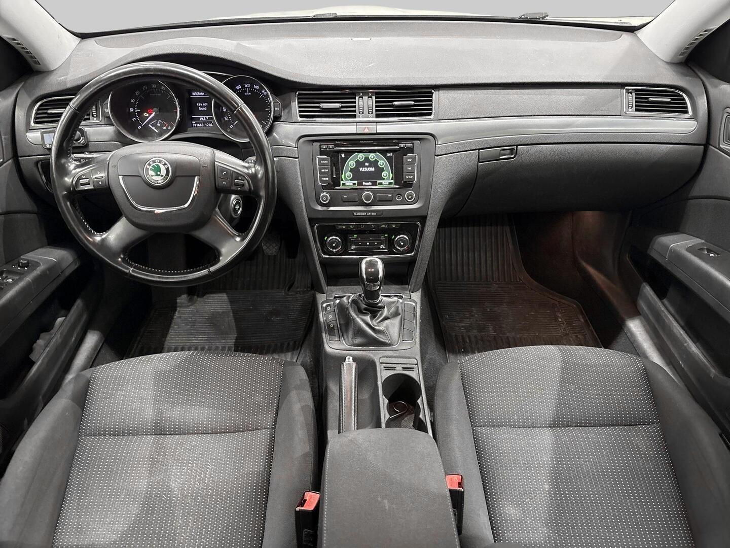 SKODA Superb 2012