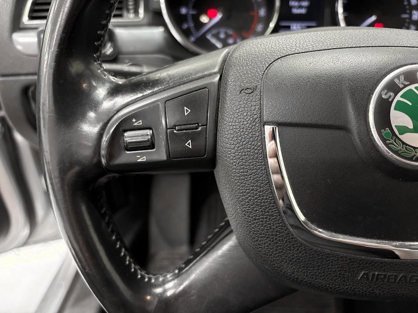SKODA Superb 2012