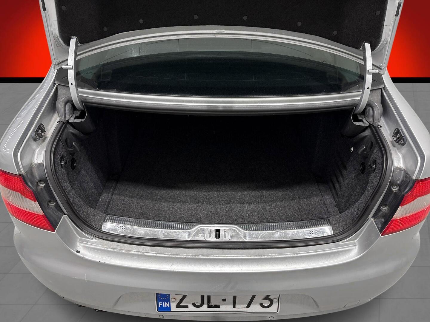 SKODA Superb 2012