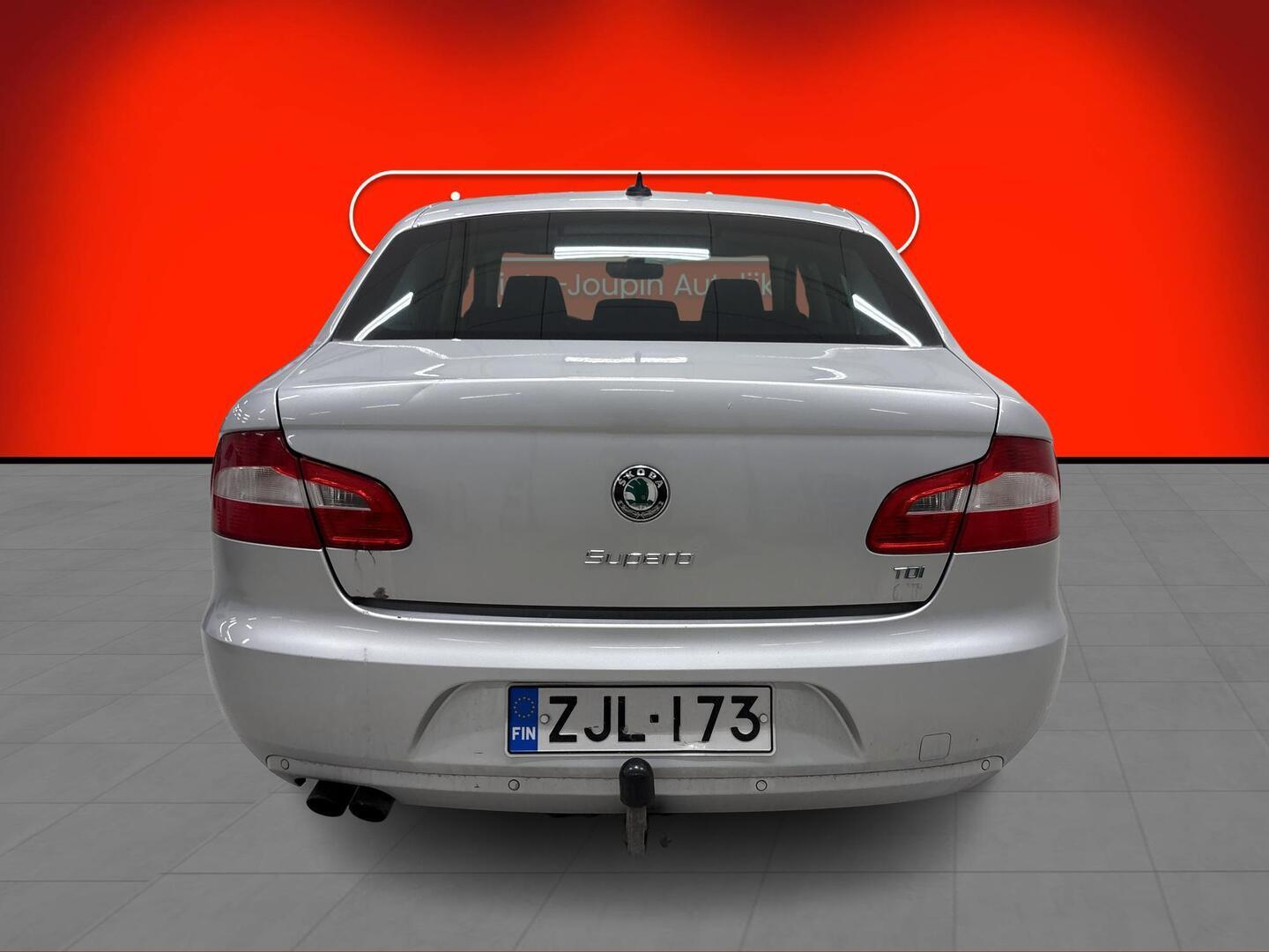 SKODA Superb 2012