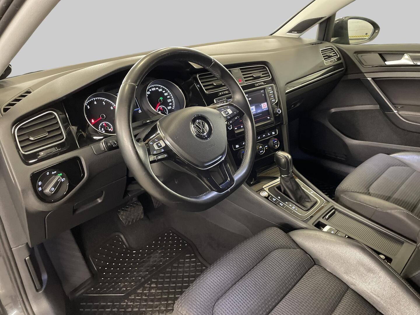 VOLKSWAGEN Golf 2014