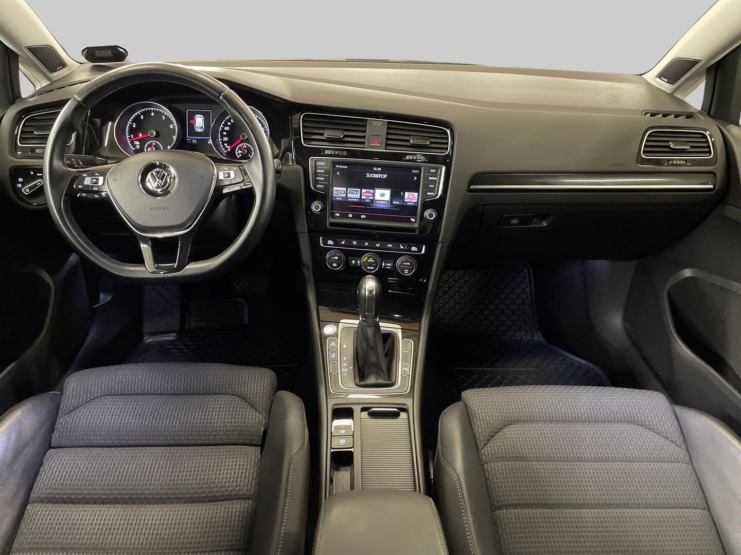 VOLKSWAGEN Golf 2014