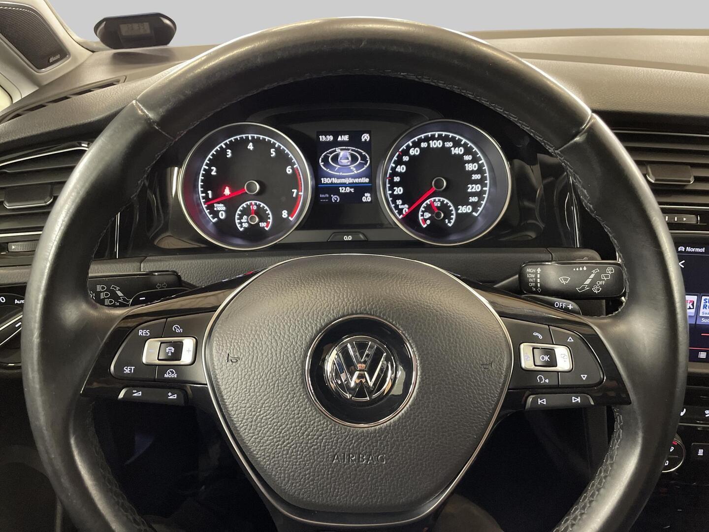 VOLKSWAGEN Golf 2014