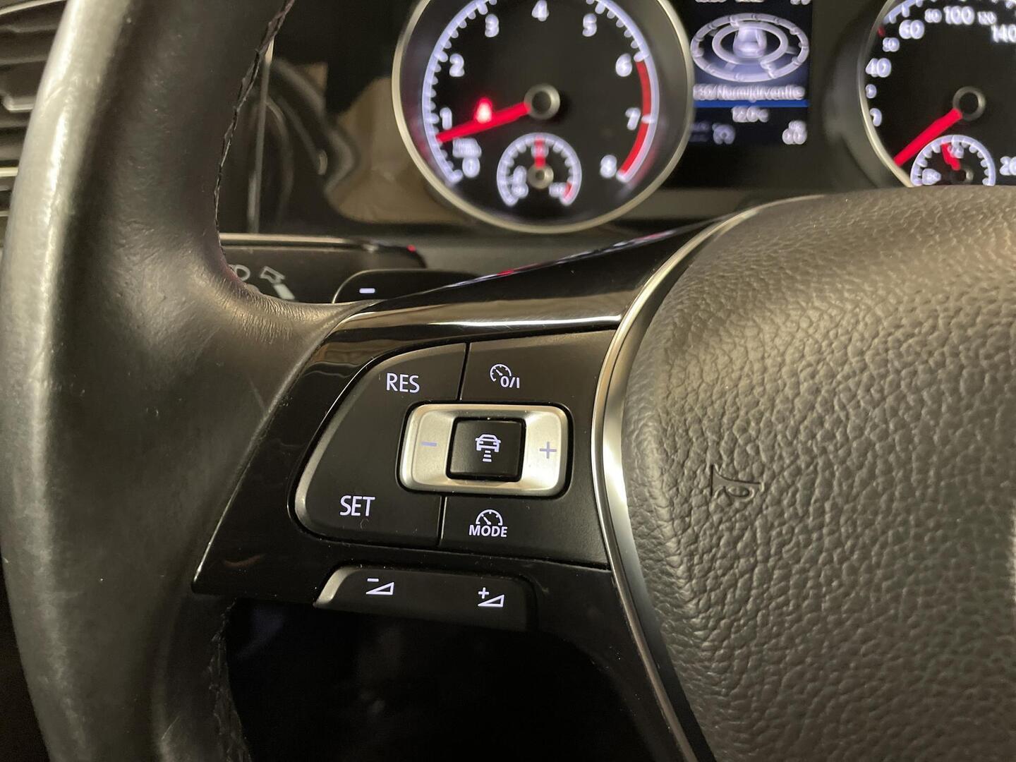 VOLKSWAGEN Golf 2014