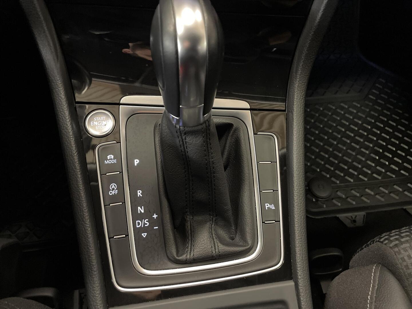 VOLKSWAGEN Golf 2014