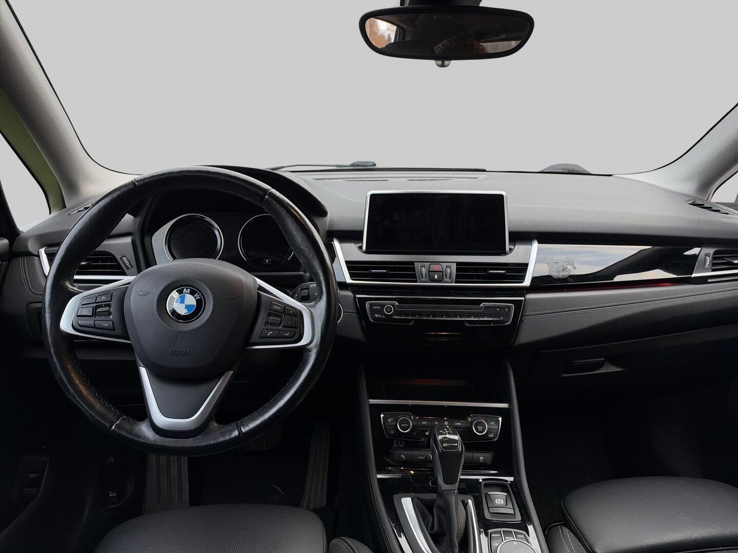 BMW 225 2019