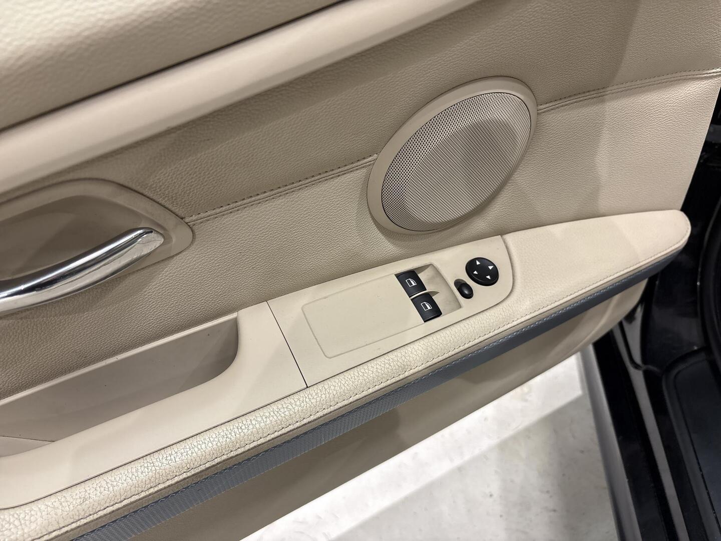 BMW 330 2009