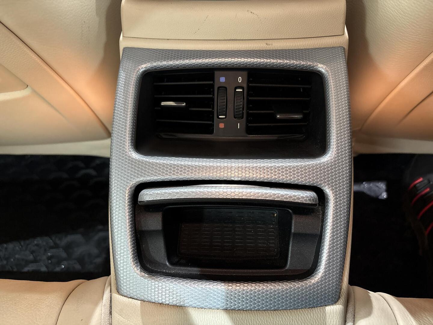 BMW 330 2009