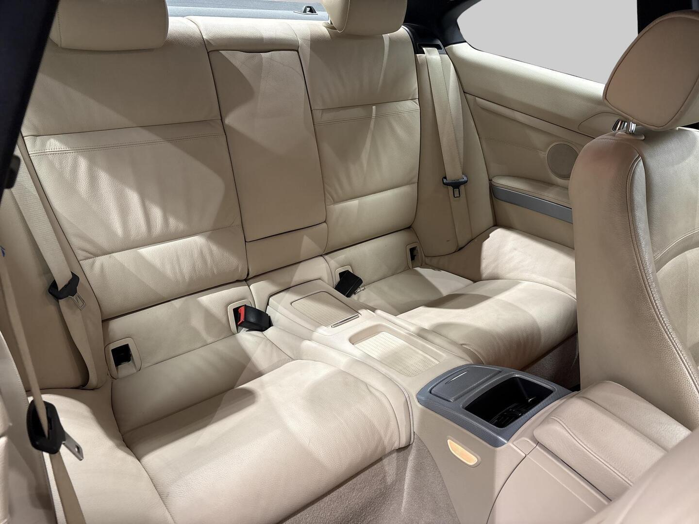 BMW 330 2009