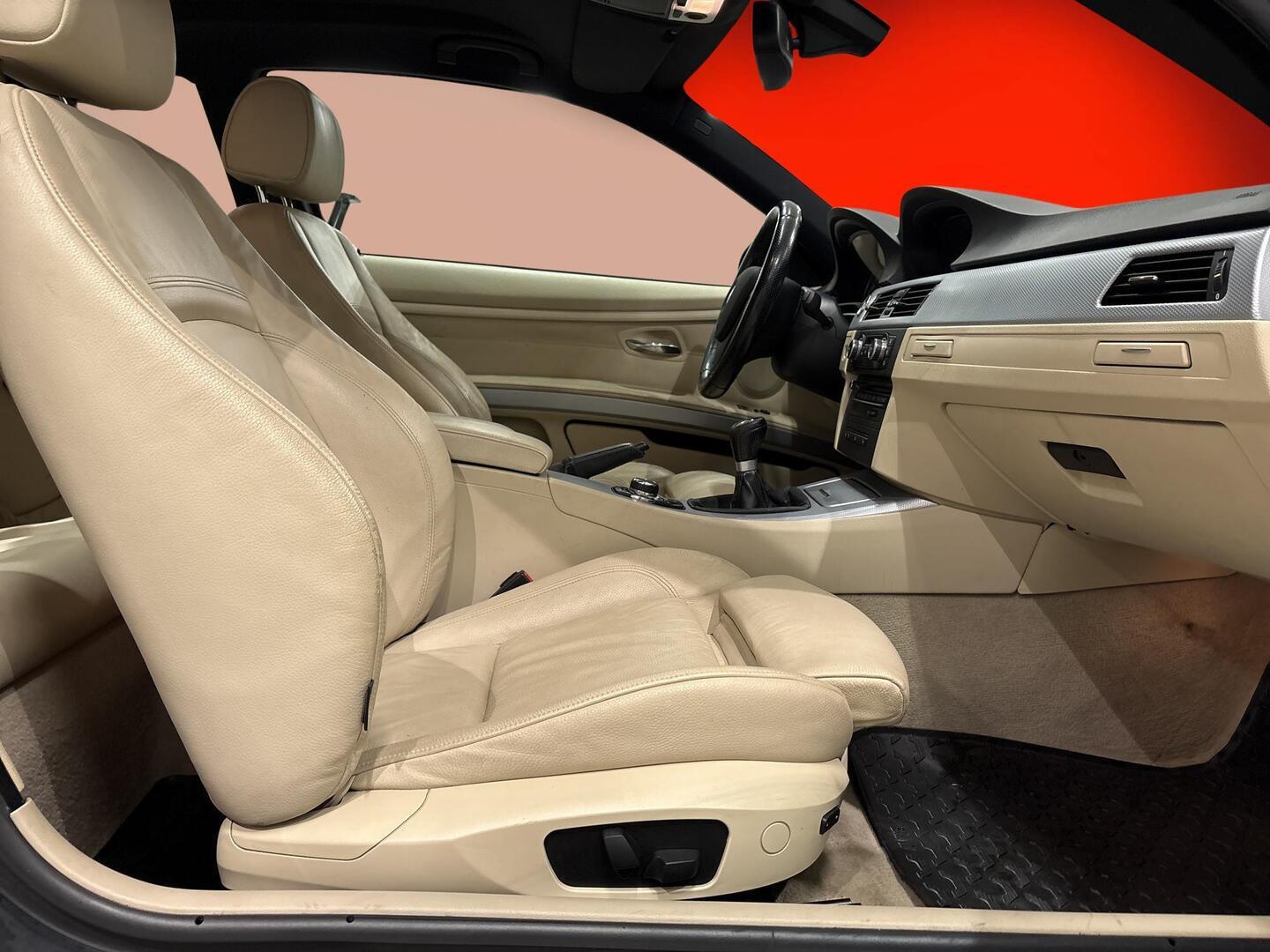 BMW 330 2009