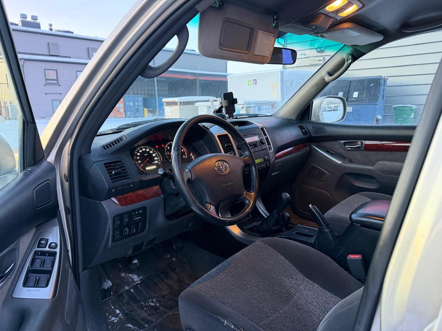 TOYOTA Land Cruiser 2004