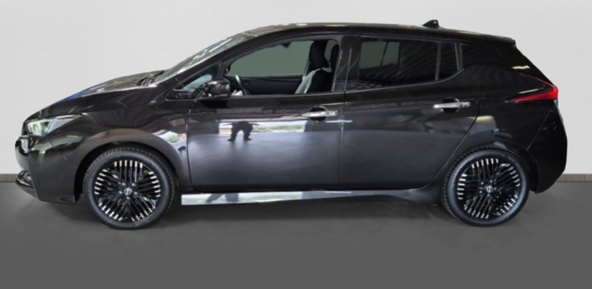 NISSAN LEAF 2023