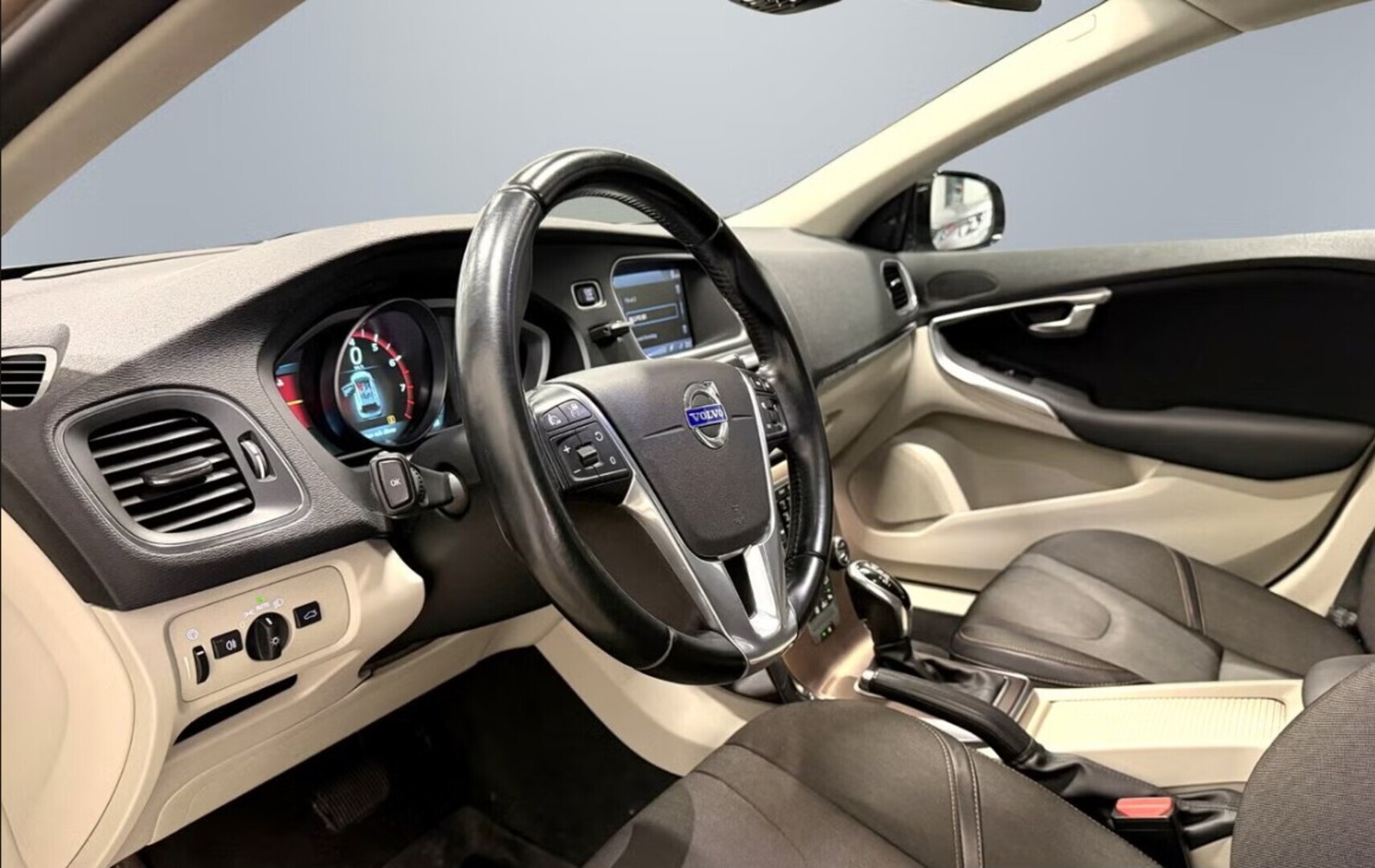 VOLVO V40 CROSS COUNTRY 2014
